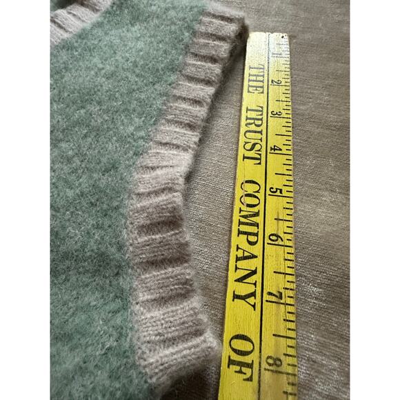 Vintage woman wool vest sage green cream sweater sleeveless v neck Maurices sz s - Picture 3 of 13